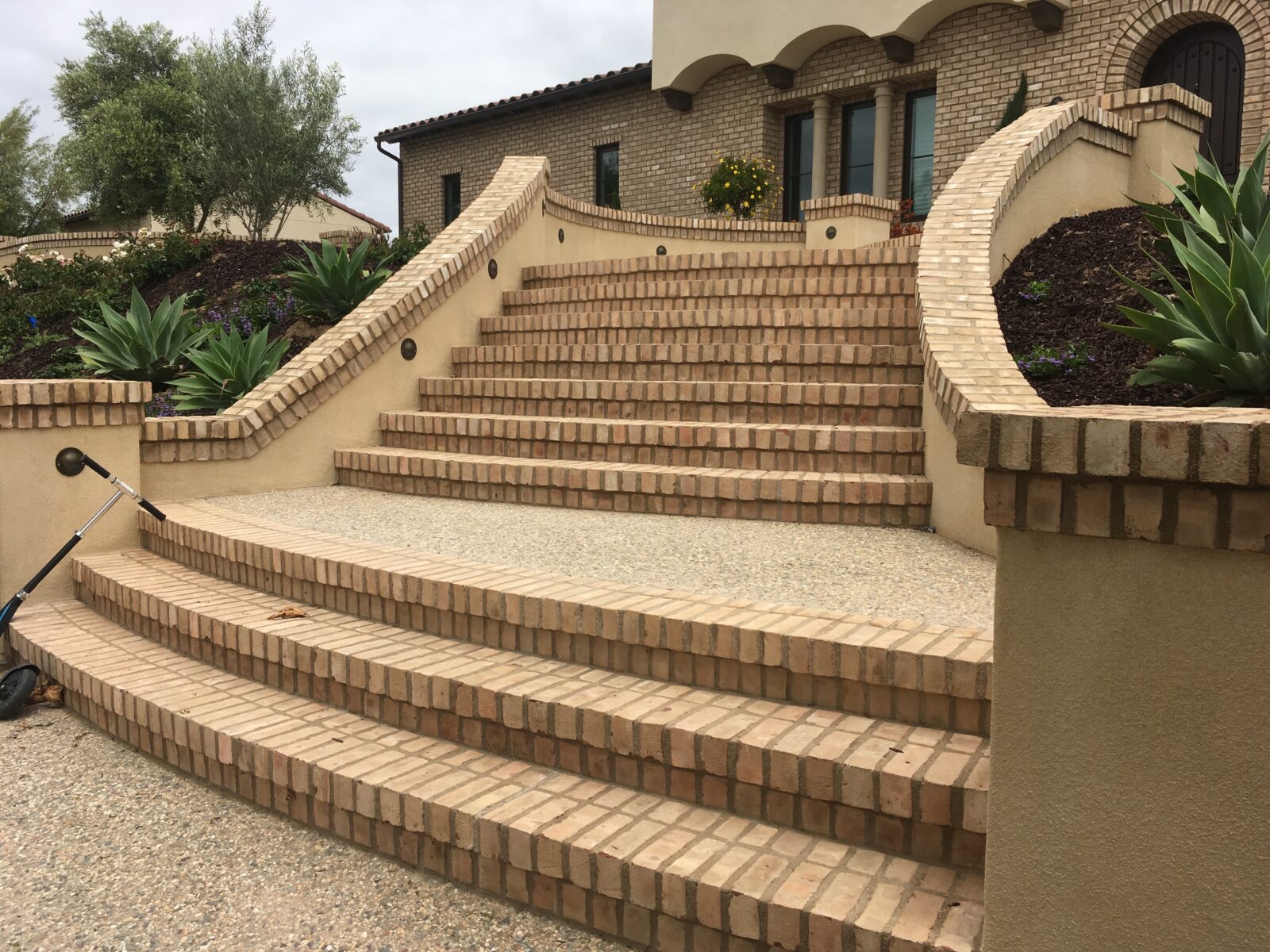 Exterior Designs Landscape | Pavers decorative steps !