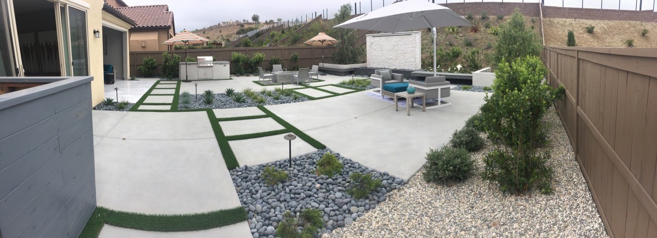 Concrete design with artificial grass